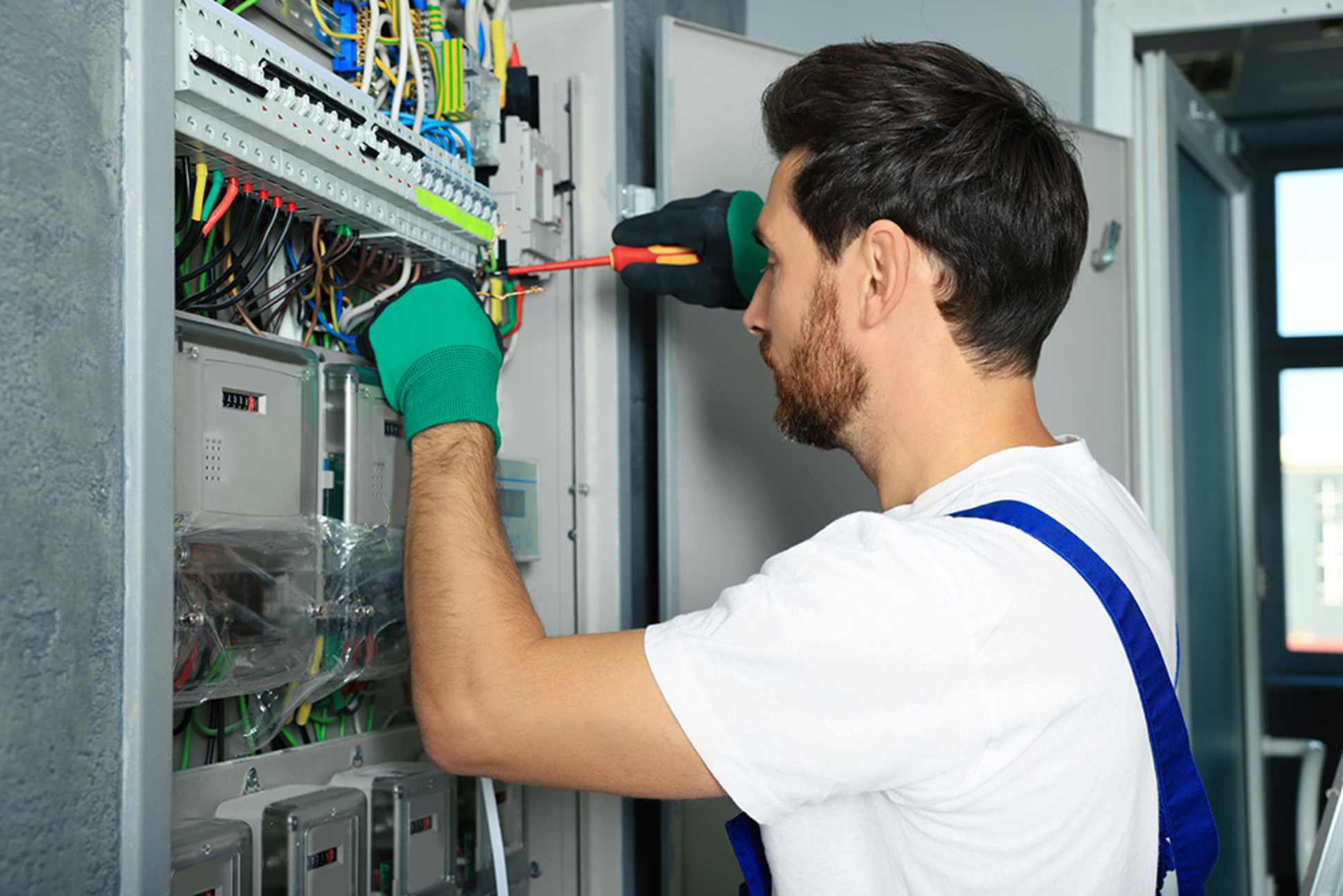 Nieder­spannungs­anlagen bei Elektrotechnik Knittel UG&Co.KG in Seebach b Eisenach, Thür