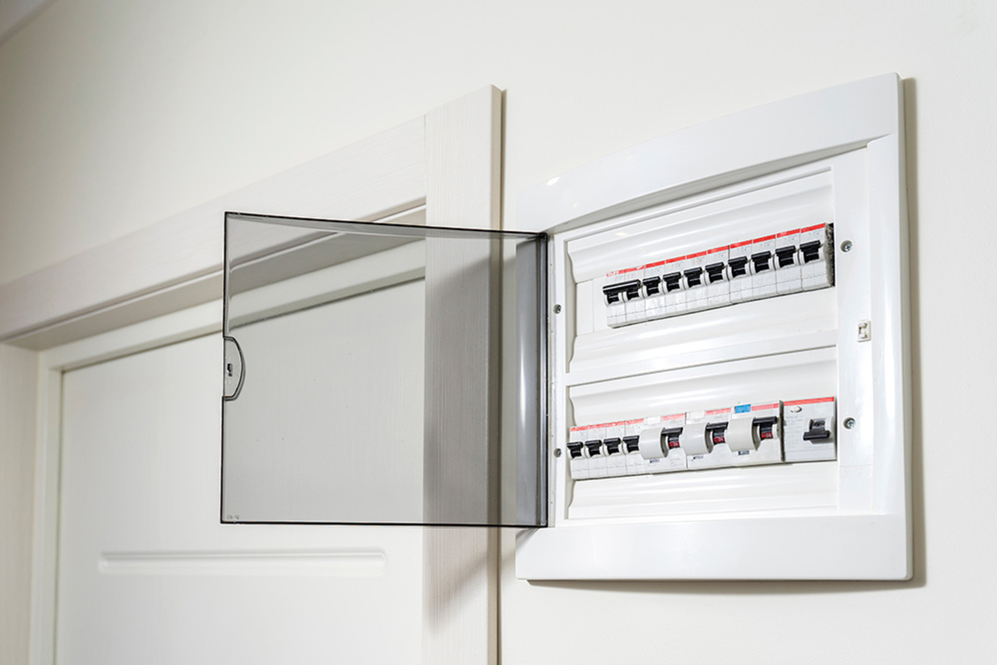 Über­spannungs­schutz bei Elektrotechnik Knittel UG&Co.KG in Seebach b Eisenach, Thür